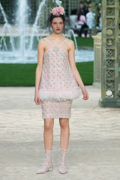 Look 49